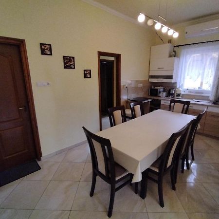 Kurucz Vendeghaz Hajduszoboszlo Apartment Exterior photo